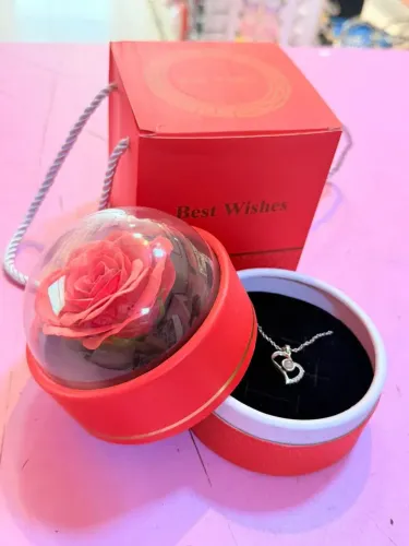 Kit porta joia com conjunto de colar e brinco com flores 