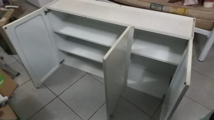 Armário de ferro branco