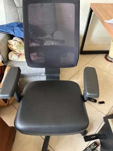 Cadeira preta para escritório 