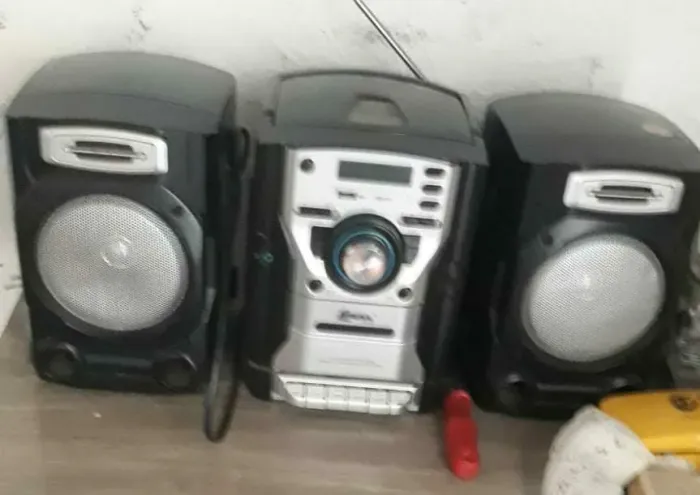 VENDO SOM, NOVINHO FUNCIONA TUDO PERFEITAMENTE.