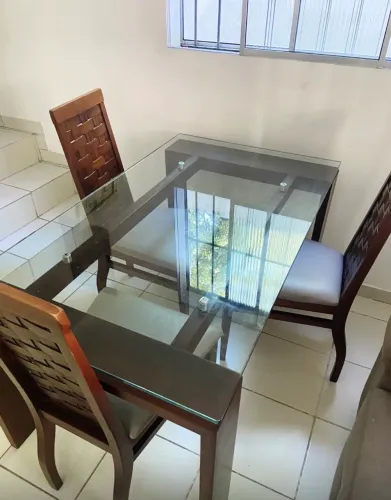 Mesa Tampo de Vidro 4 Cadeiras