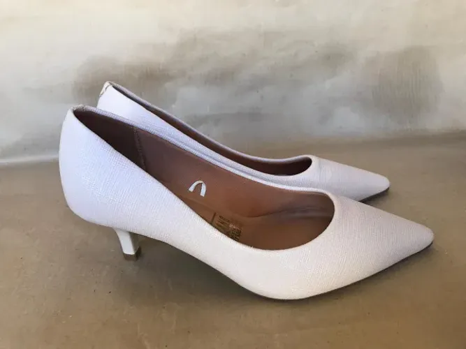 Sapato Scarpin Feminino VIZZANO Palha - Número 34 - NOVO
