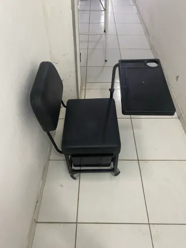 Vendo uma cadeira de manicure 