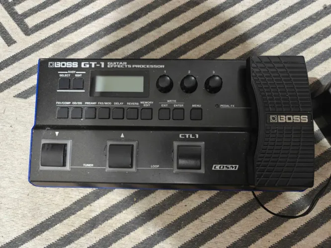 Pedaleira Boss GT-1