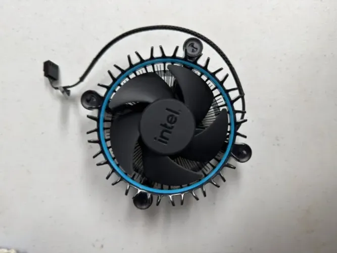 Fonte de alimentação (PSU) para computador da marca Corsair, modelo CX450.