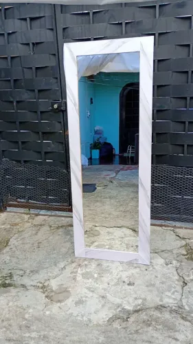 Estou vendendo este ESPELHO. Medindo 160x60cm. Sem avaria.