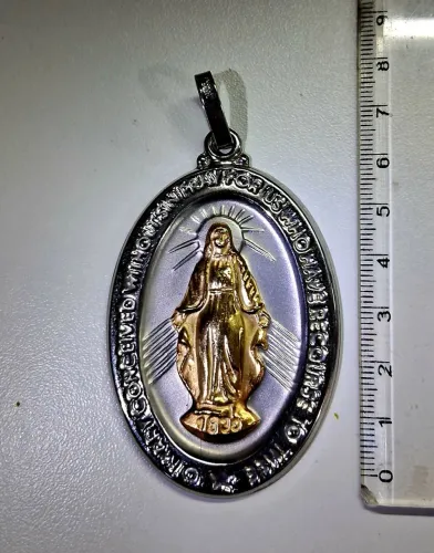 Pingente Nossa Senhora Milagrosa em aço e ouro 18k