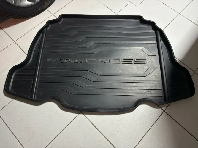 Tapete emborrachado Toyota corola Cross original