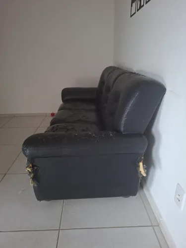 Sofá danificado/marcas de uso couro