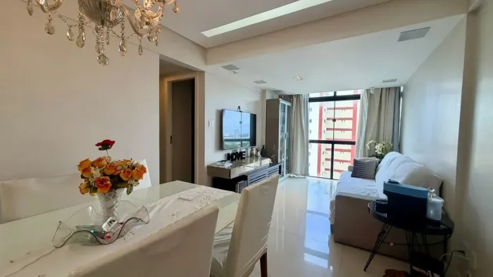Apartamento a venda de 2/4, com closet, 02 banheiros e 02 vagas estacionamento no Cond. Jo