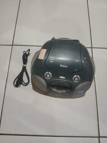Rádio estéreo AM/FM, marca Philco, com mp3, entrada USB, usado, em bom estado.