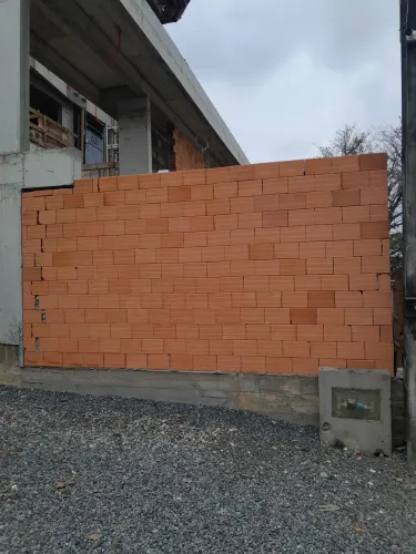 Vendo minha mão de obra faço pequenos reparos conservação civil meu contato *