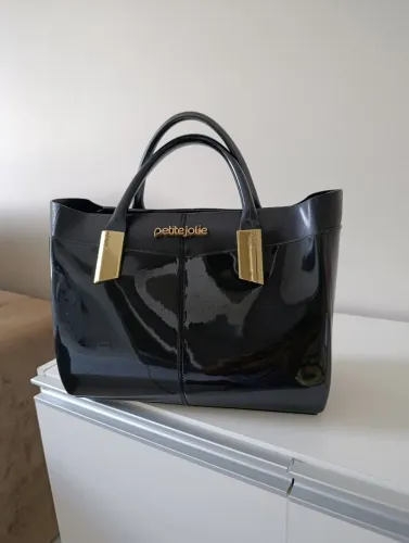 Bolsa Petit Jolie preta grande