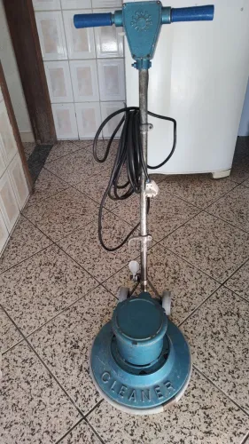 Enceradeira Industrial Não Acompanha Discos Vídeo dela trabalhando Silenciosa potente 