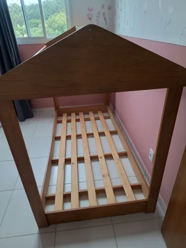 Cama casinha infantil (colchão solteiro)