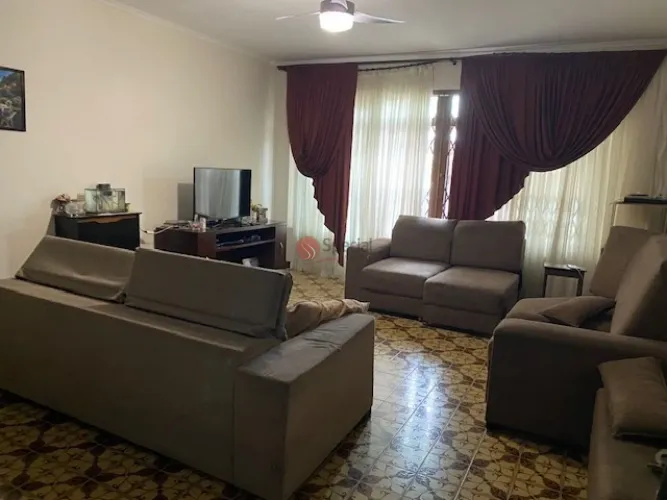 Sobrado na Vila Carrão com 240 m² terreno ao lado da futura estação Guilherme Giorgi.