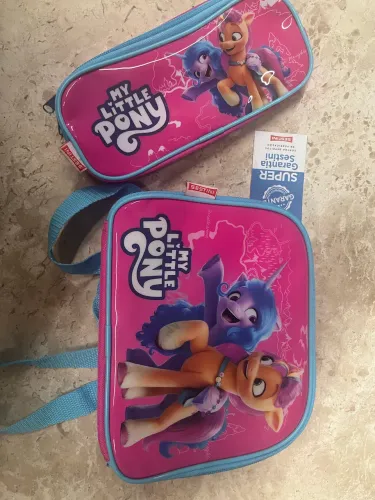 Vendo kit escolar (lancheira e estojo)