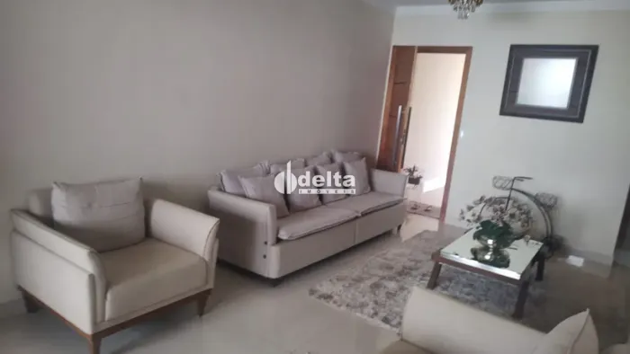 Casa em condomínio com 3 quartos sendo 1 suíte disponível para venda no bairro Jardim Cali
