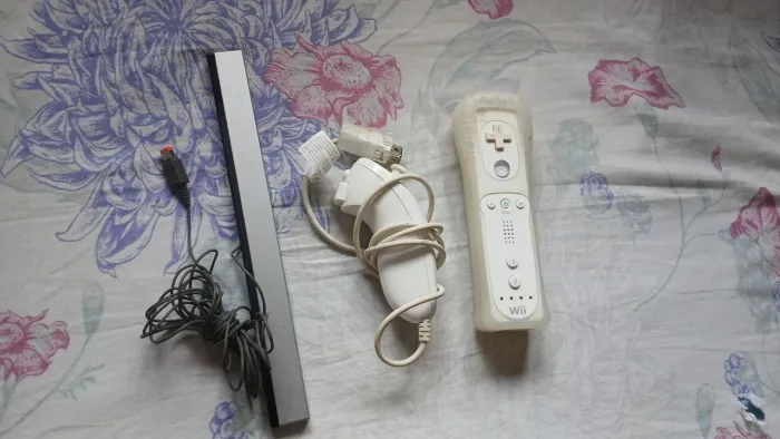 Kit Nintendo Wii: Controle Wiimote + Nunchuk + Barra Sensor