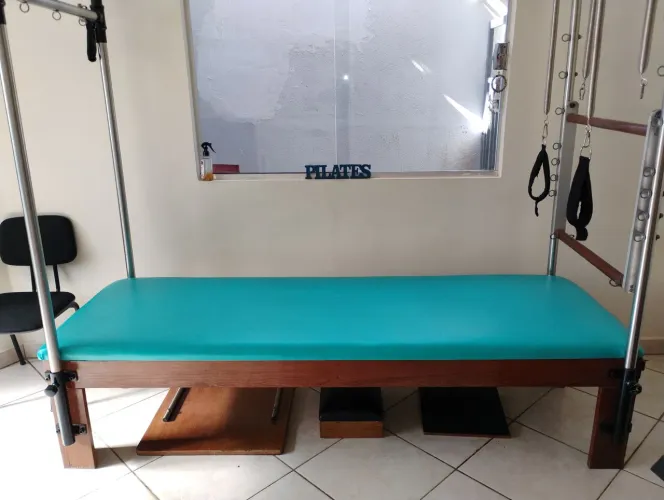 Vendo Aparelhos de Pilates, bicicletas, bolas, cadeiras e acessórios.