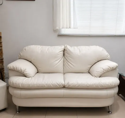 Sofá couro branco semi novo