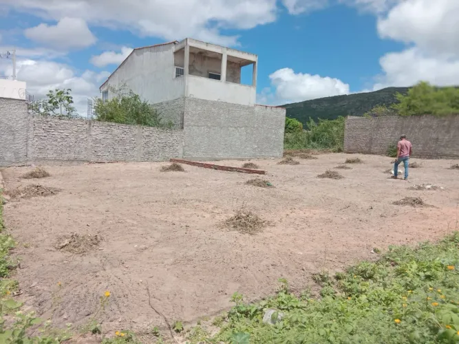 Vende-se terrenos em monte santo Bahia