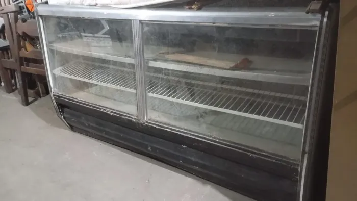 Balcão expositor frio 2;00 metros largura funcionando perfeitamente valor 1300;00 