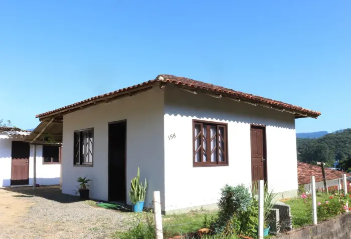 Casa com 2 Quartos para Aluguel em Nova Trento  Trinta Réis