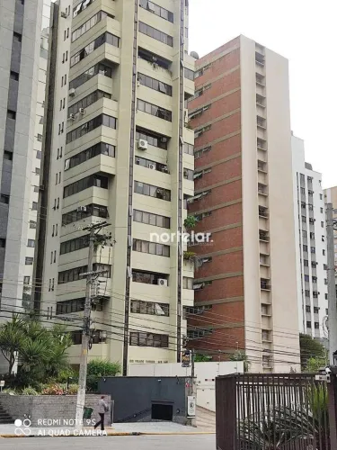 São 2 salas compostas em único conjunto que estão situados na rua Turiassú, 143 - edifício