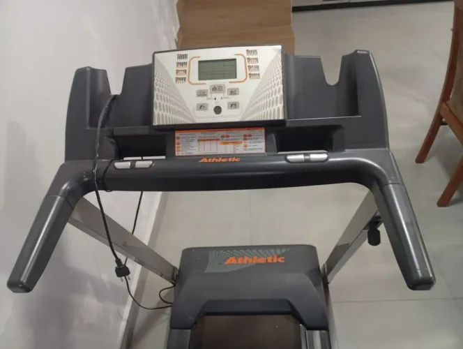 Excelente esteira Advance semi nova