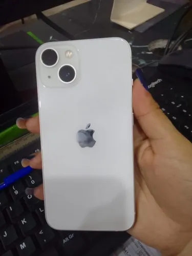 Vendo IPhone 13 original branco 128g- pra retirada de peça- tela danificada ( listras)