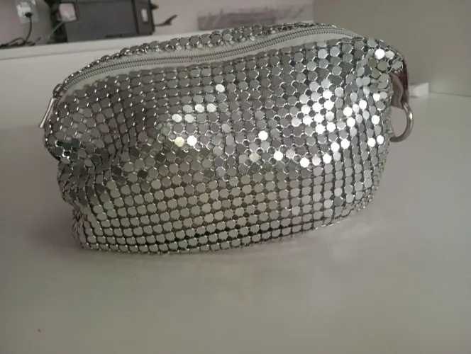 Bolsa prateada de festa