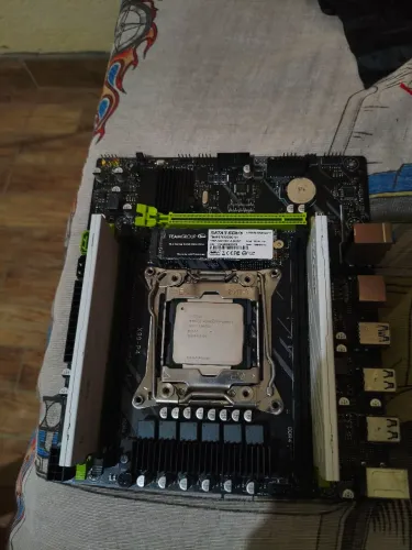 Kit Gamer Xeon E5-2666 v3 (10 Núcleos) + X99 + 16GB RAM + SSD 512GB