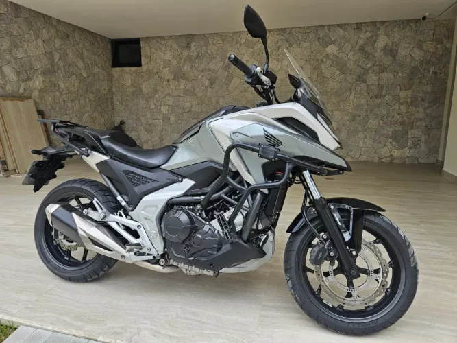 vendo NC750x com 6000km, muito nova