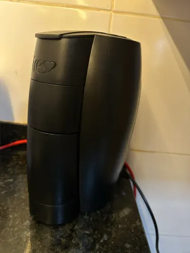 Cafeteira conservada funcionando perfeitamente Retirar no centro Passo cartão 120$