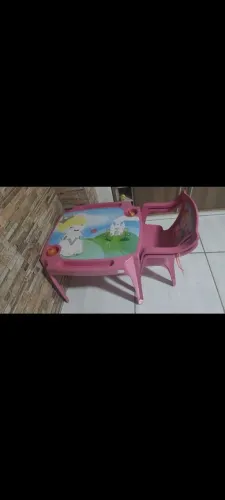 Mesa com 2 cadeiras infantil rosa