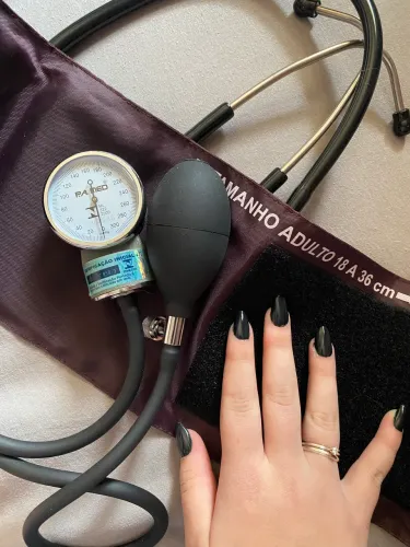 vendo estetoscópio e esfigmomanômetro