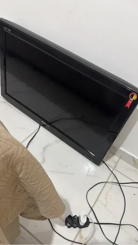 PAINEL E TV 32 POLEGADAS (NÃO É SMART)