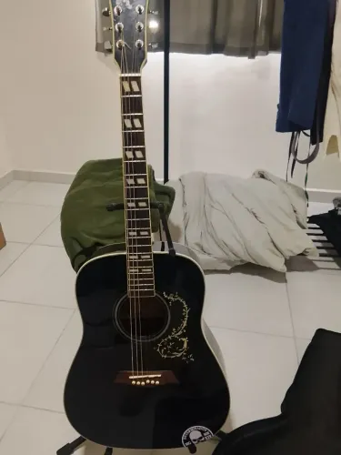 Vendo violão elétrico semi novo