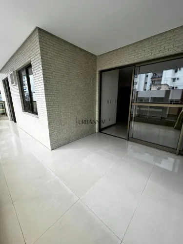 Apartamento reformado na Praia da Costa Na quadra do mar!
