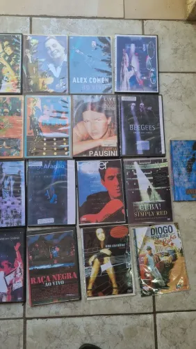 VENDO 21 DVDS DE SHOWS COM CANTORES DIVERSOS