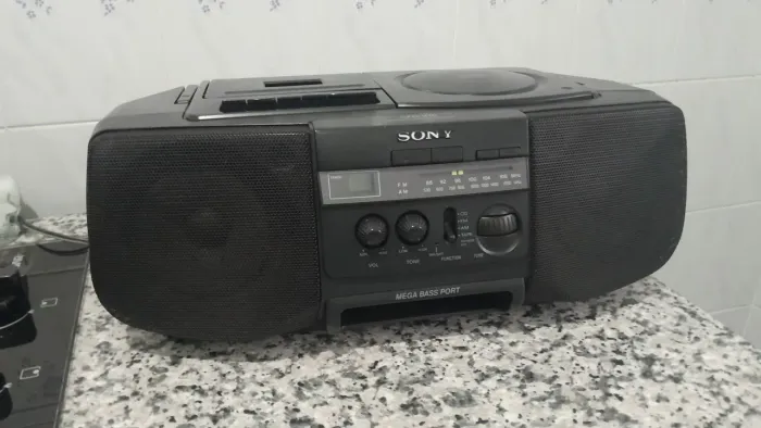 Rádio gravador Sony modelo CFD-V10