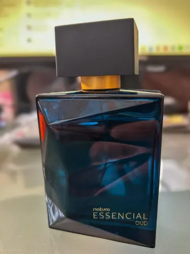 Perfume Natura Essencial Oud - Quase Cheio