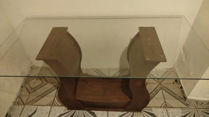 Mesa de jantar com base de MDF