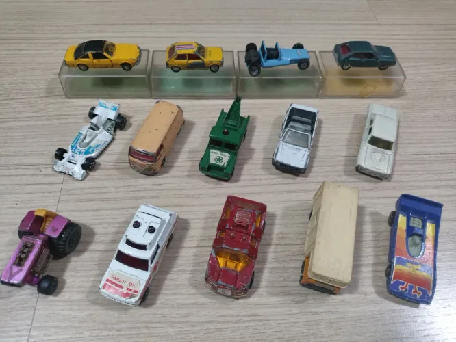 Lote 14 Miniaturas Carrinhos de Ferro Antigos, anos 80, Matchbox, Rei, Corgi Juniors
