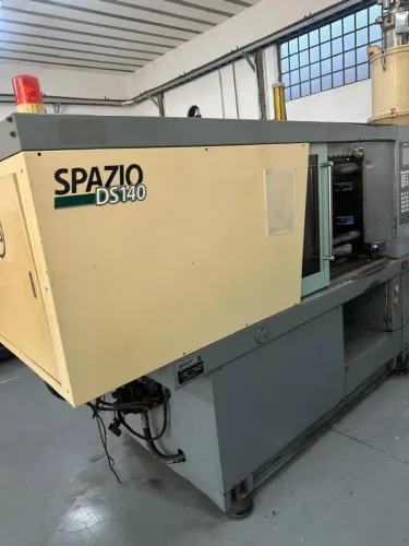 Injetora de plástico SPAZIO DS140