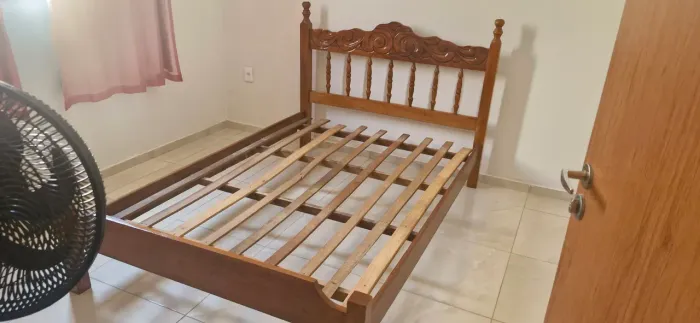 Cama madeira maciça