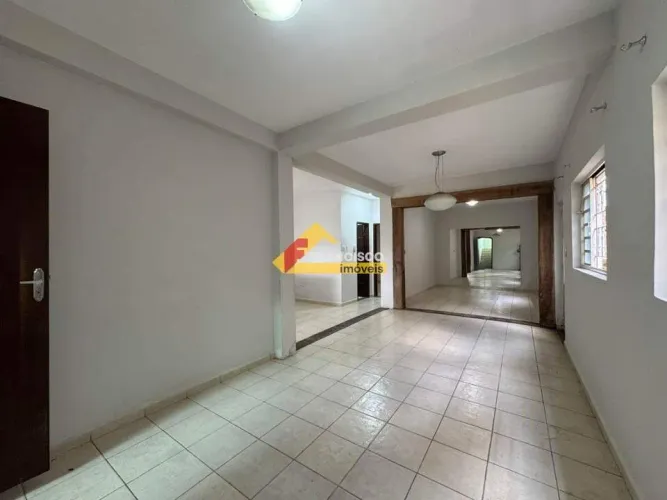 Casa para aluguel, 4 quartos, 2 suítes, 2 vagas, Belvedere - Divinópolis/MG