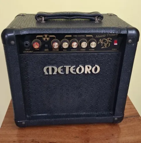 Amplificador de Guitarra Meteoro Atomic Drive ADR20