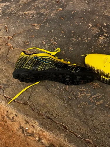 Chuteira Umbro Burn Jr,